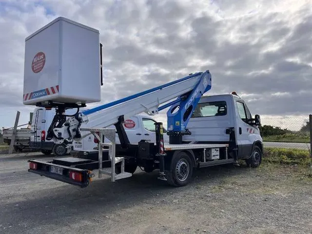 Nacelle sur camion Iveco 18 mètres