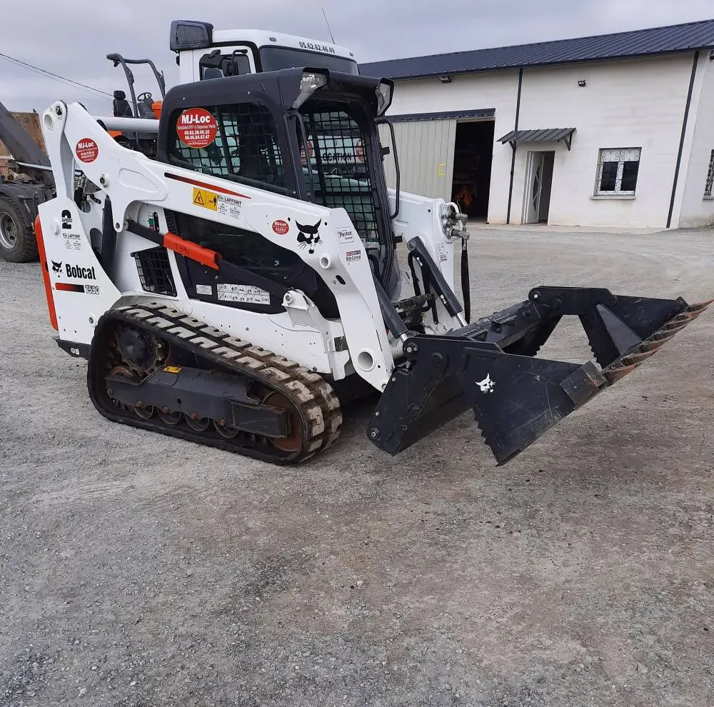 Bobcat T590 avec godet drop