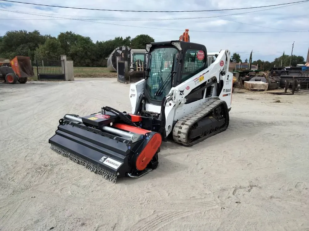 Bobcat T590 à chenille avec broyeur